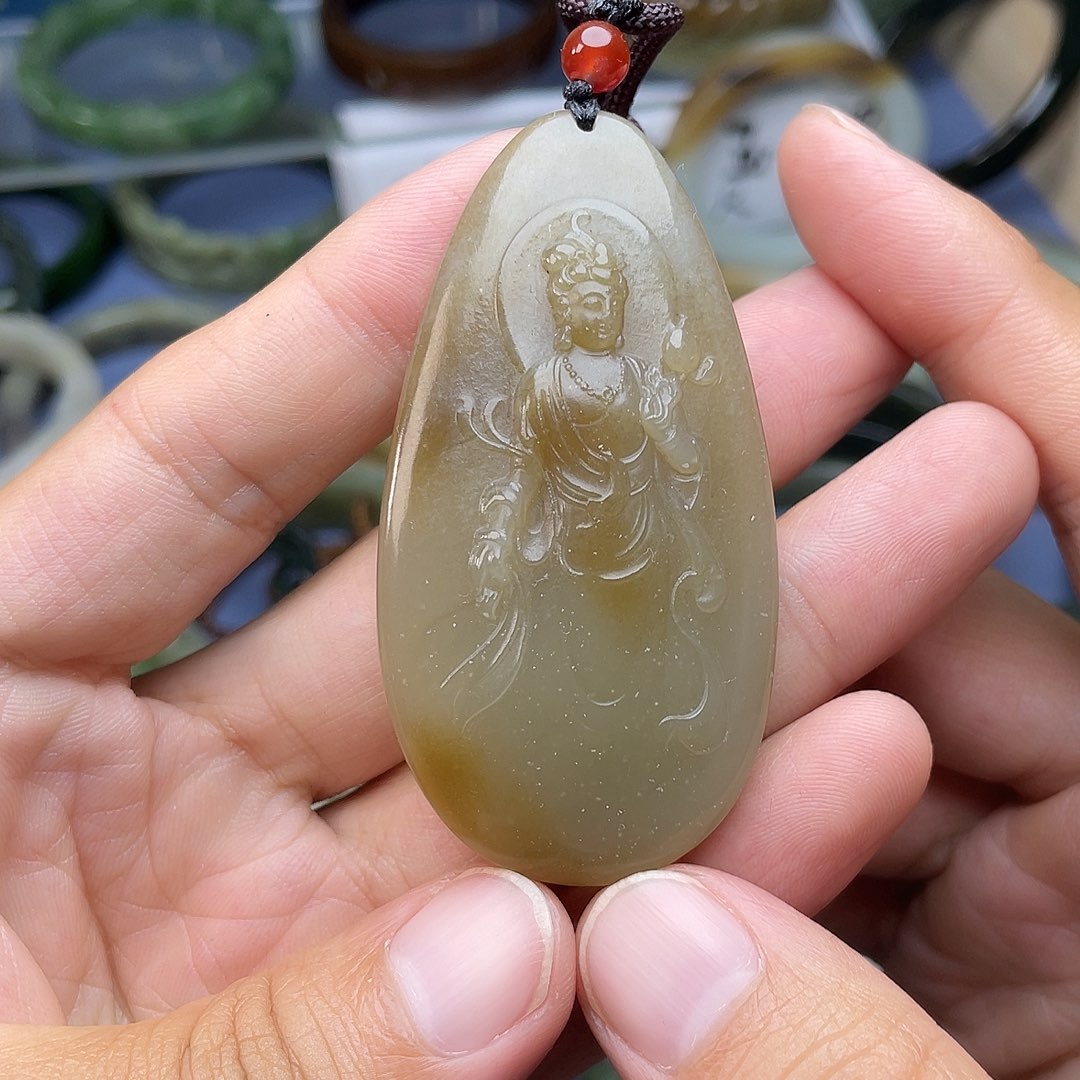 颈饰未镶嵌和田玉（糖玉）