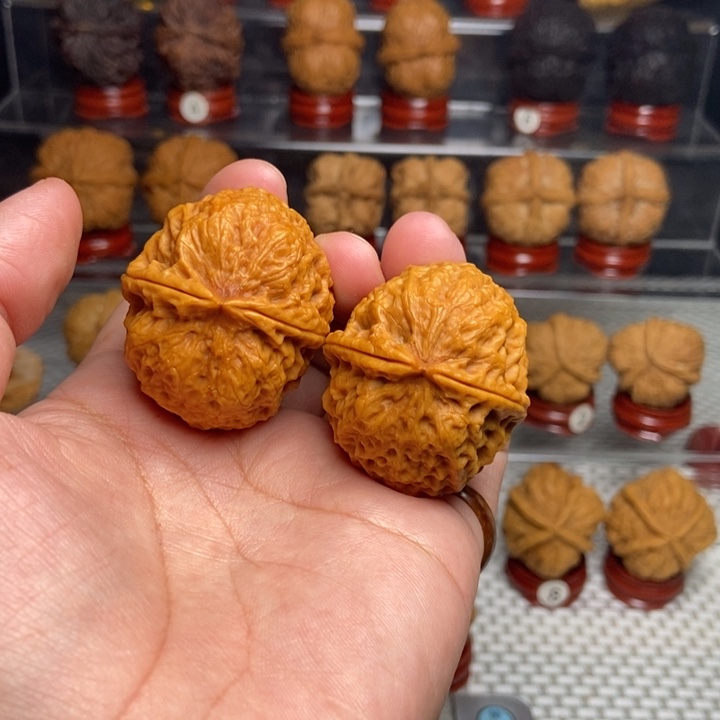 文玩核桃把件云顶绣球17