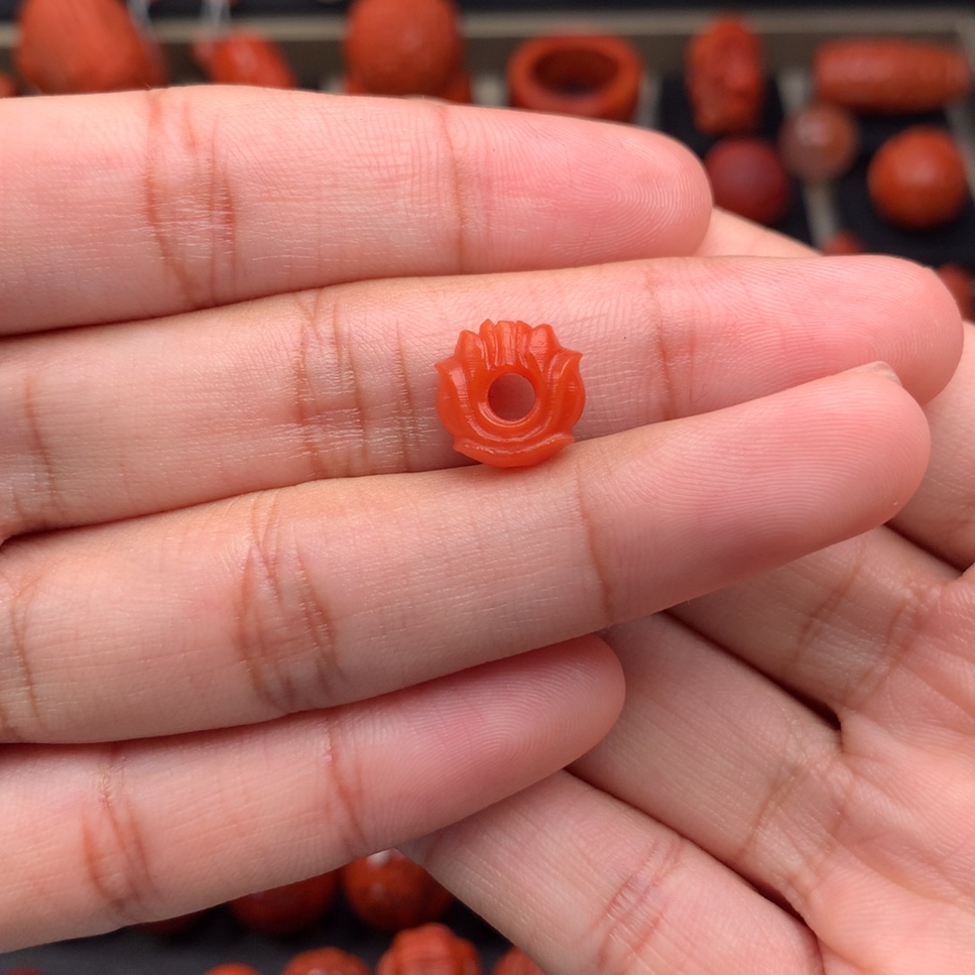 南红玛瑙莲花背云10+未镶嵌