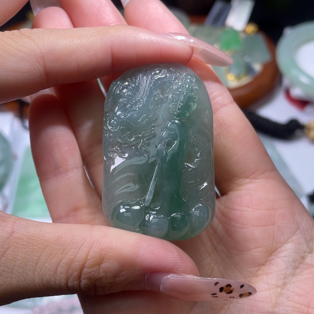 翡翠颈饰未镶嵌龙牌