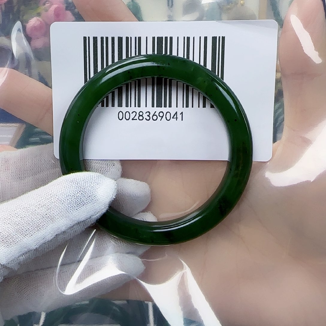 和田玉（碧玉）手镯未镶嵌52包容