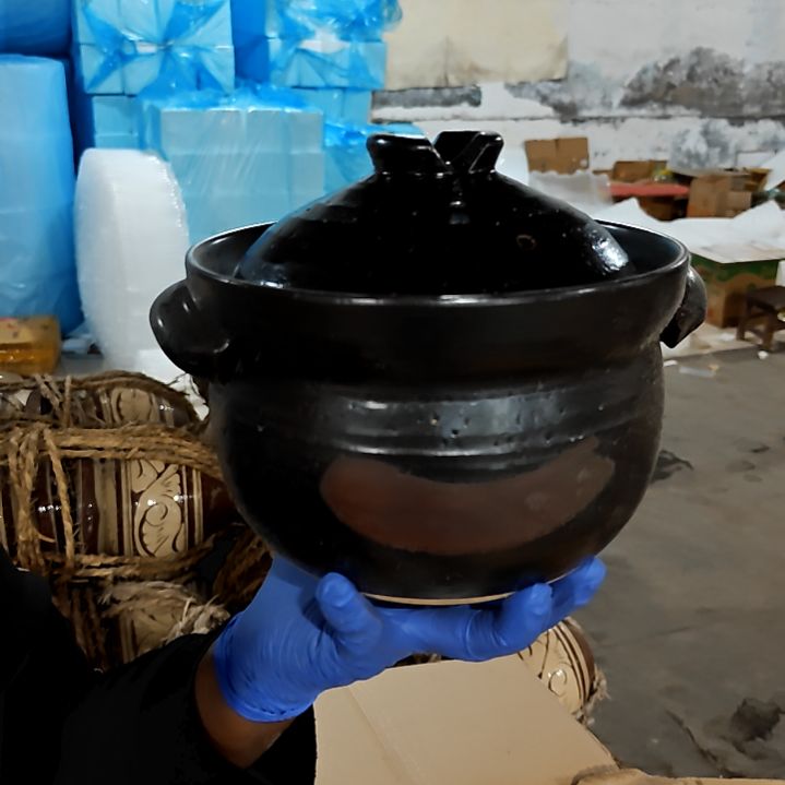 瓷片盘子碗茶壶啥都有