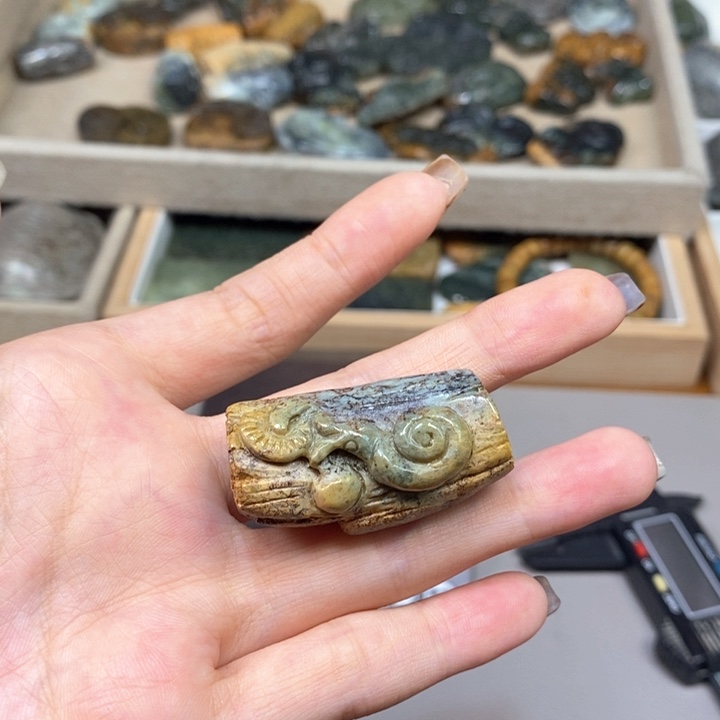 岫岩河磨玉（透闪石质玉）颈饰未镶嵌