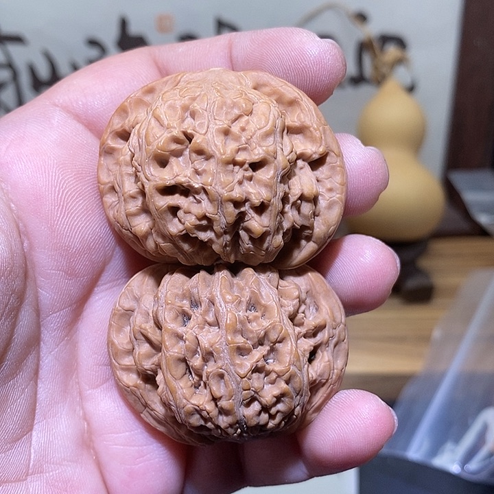 文玩核桃把件41蓟县龙洞峪磕尖黄尖