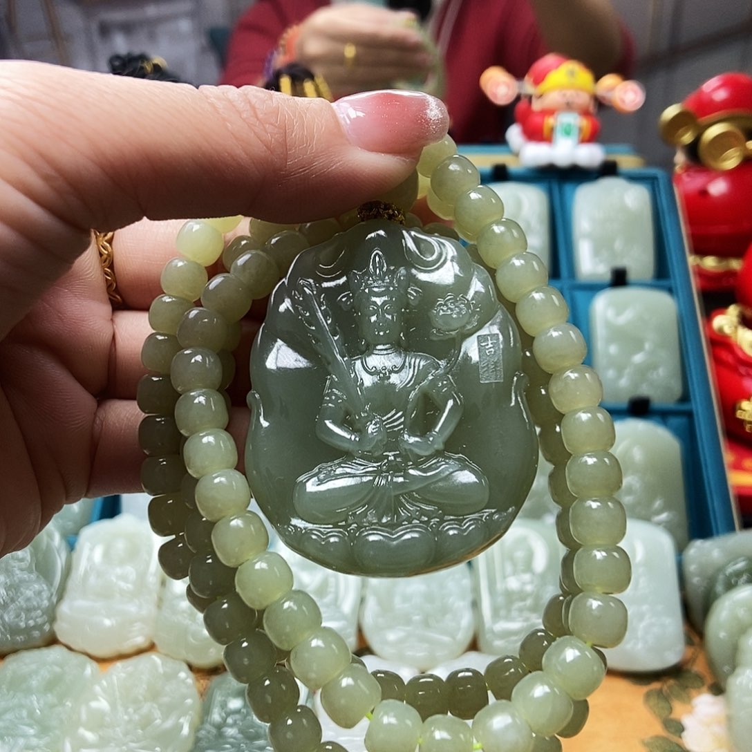 和田玉颈饰未镶嵌雪**鹰