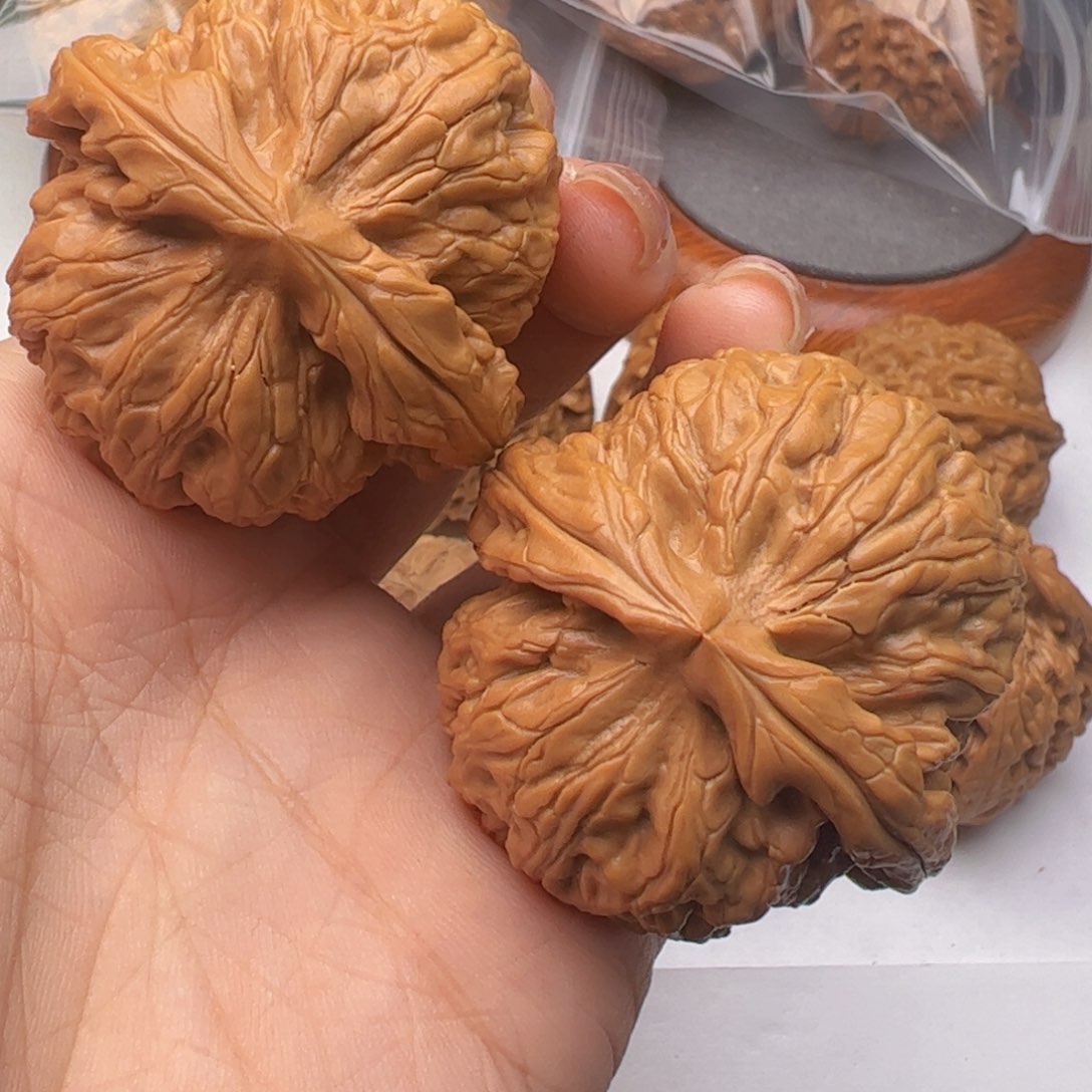 文玩核桃吊坠红锦鲤45