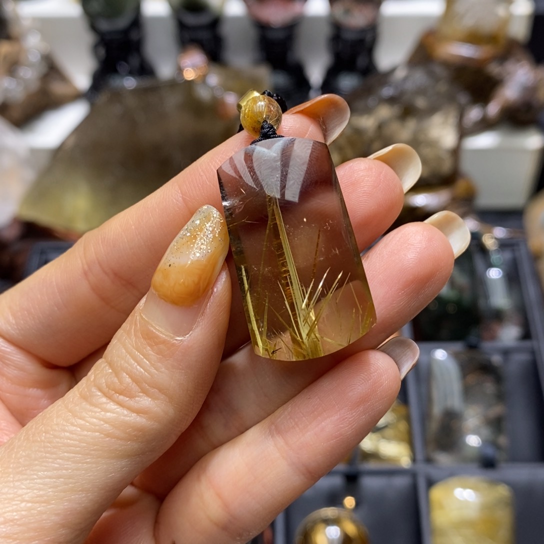 水晶颈饰未镶嵌流**咪钛晶