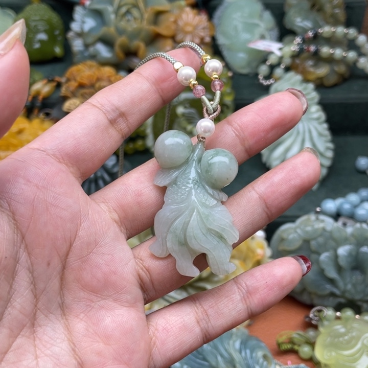 蛇纹石玉吊坠合金