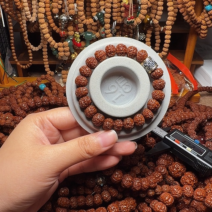 芸***姐吊坠金刚菩提10mm六瓣单圈