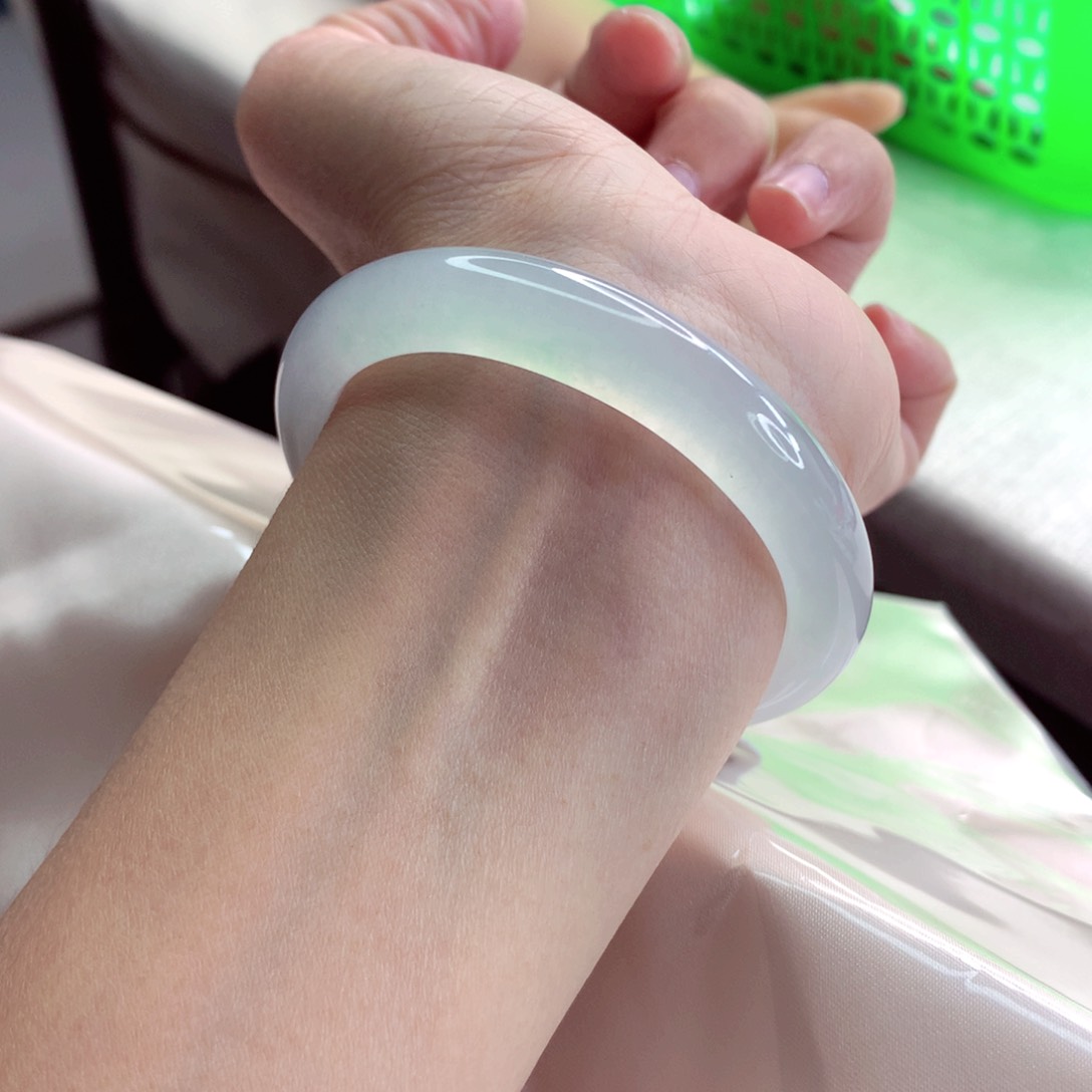 翡翠手镯（贵妃镯）未镶嵌50-51圈白钢炸光完美直接漏A