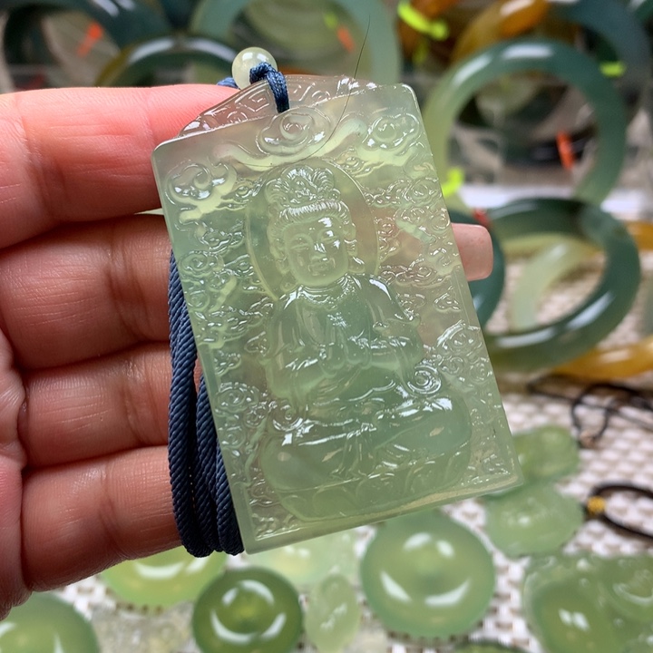 蛇纹石玉挂坠未镶嵌