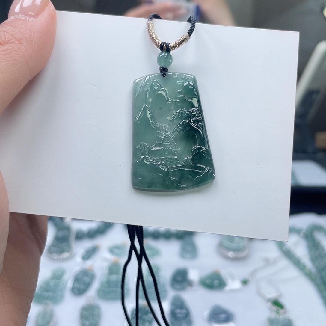 翡翠未镶嵌吊坠(赠链)