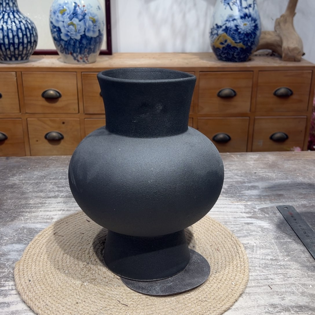 摆件陶瓷花瓶高26口10瑕疵