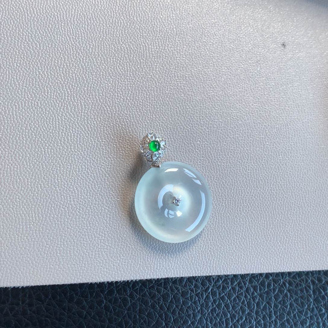 翡翠颈饰18K金镶嵌天然翡翠