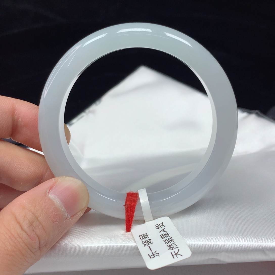 翡翠手镯（圆镯）未镶嵌55.8