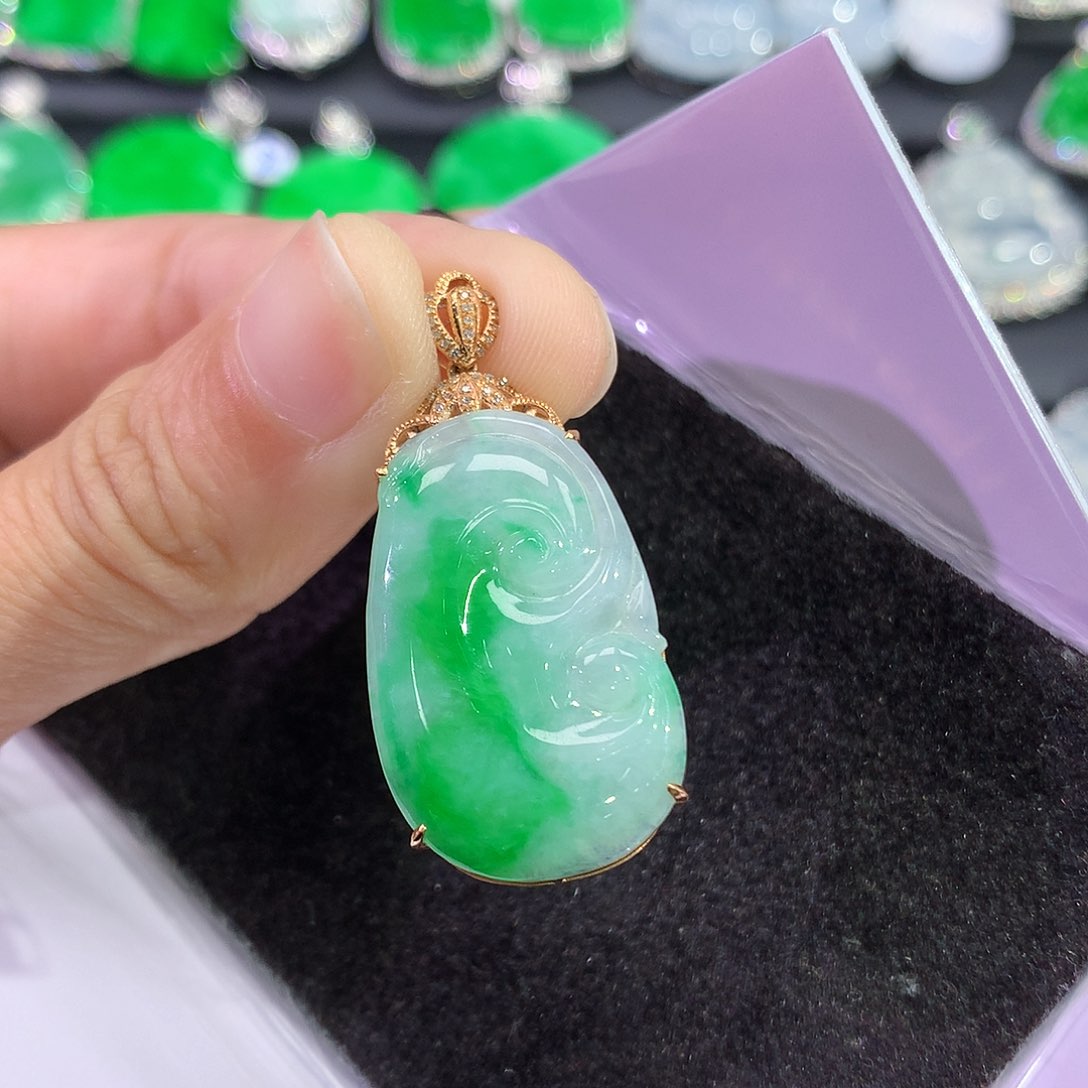 翡翠18K金镶嵌吊坠(赠链)