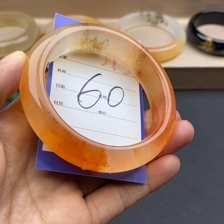 石英质玉未镶嵌手镯