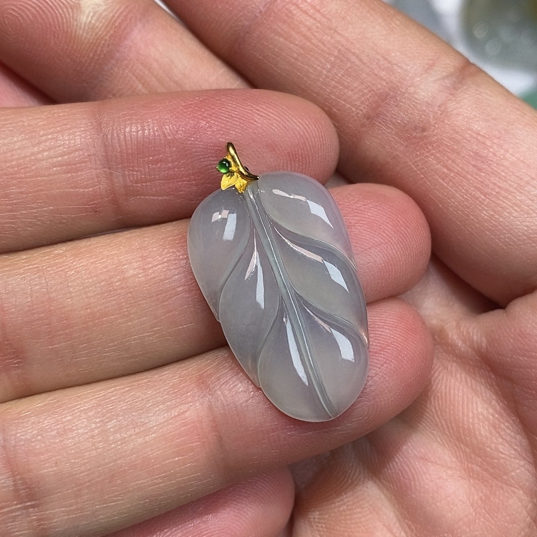 翡翠18K金镶嵌颈饰叶子