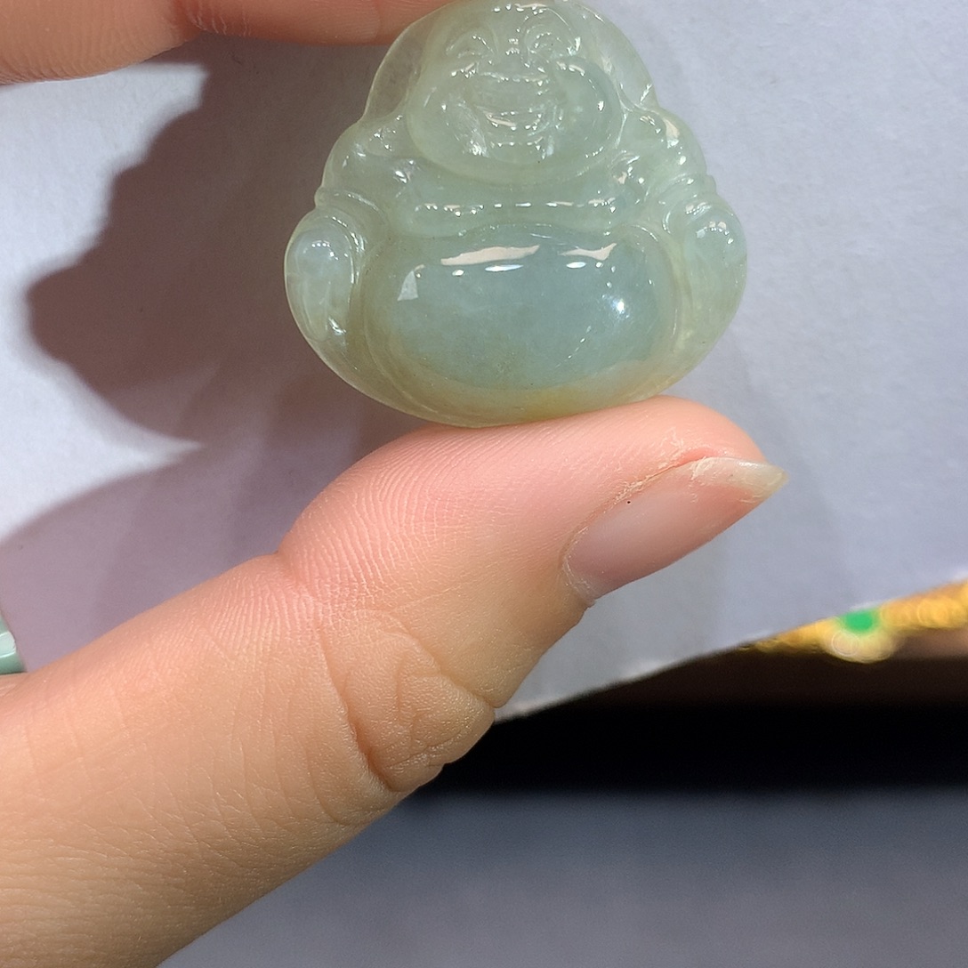翡翠未镶嵌颈饰佛