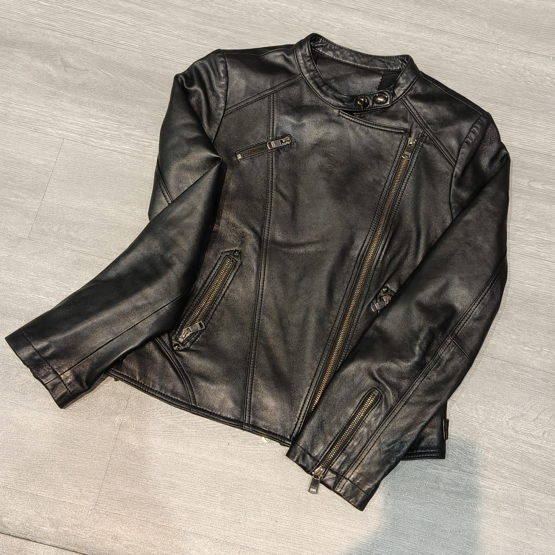 立领韩版侧拉链口袋处铆钉设计皮衣-果梓571