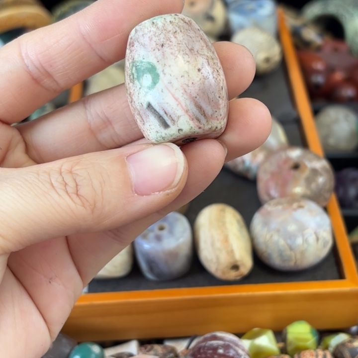 明***玛瑙/玉髓未镶嵌颈饰