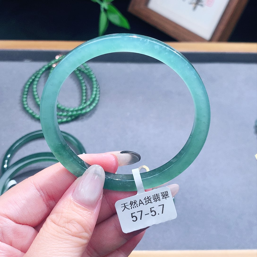 翡翠手镯（圆镯）未镶嵌