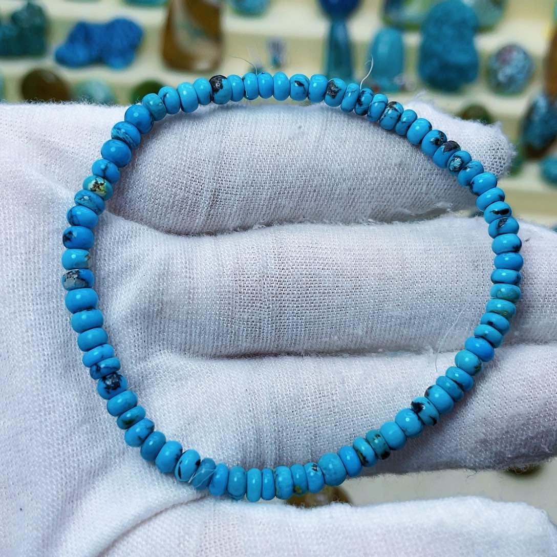 绿松石颈饰未镶嵌