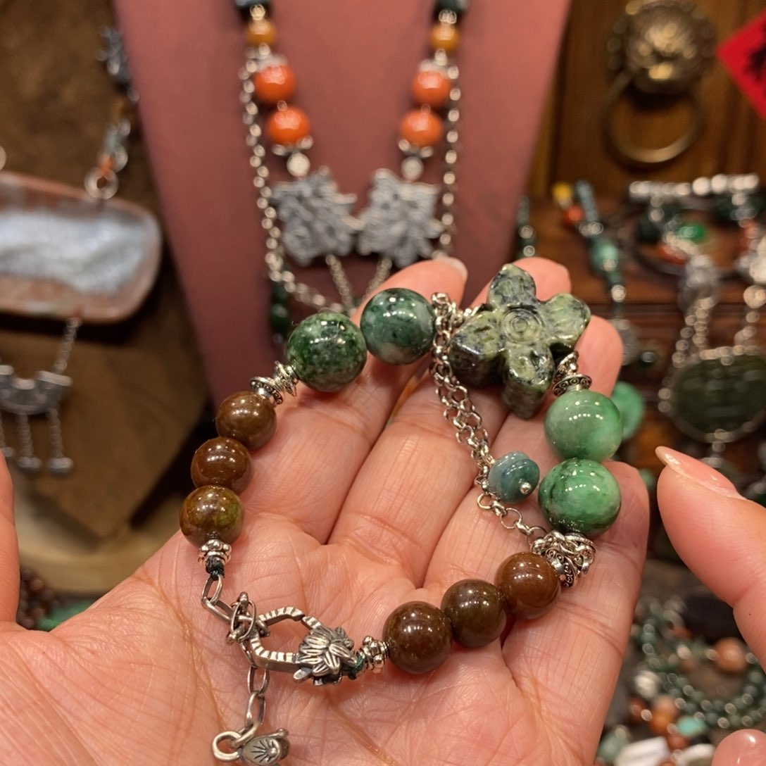 翡翠吊坠(赠链)未镶嵌