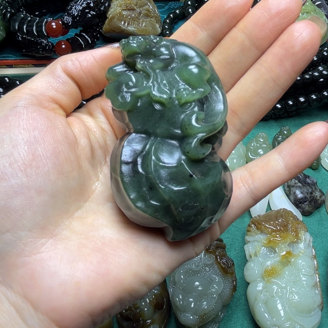 冷***眸和田玉未镶嵌把件