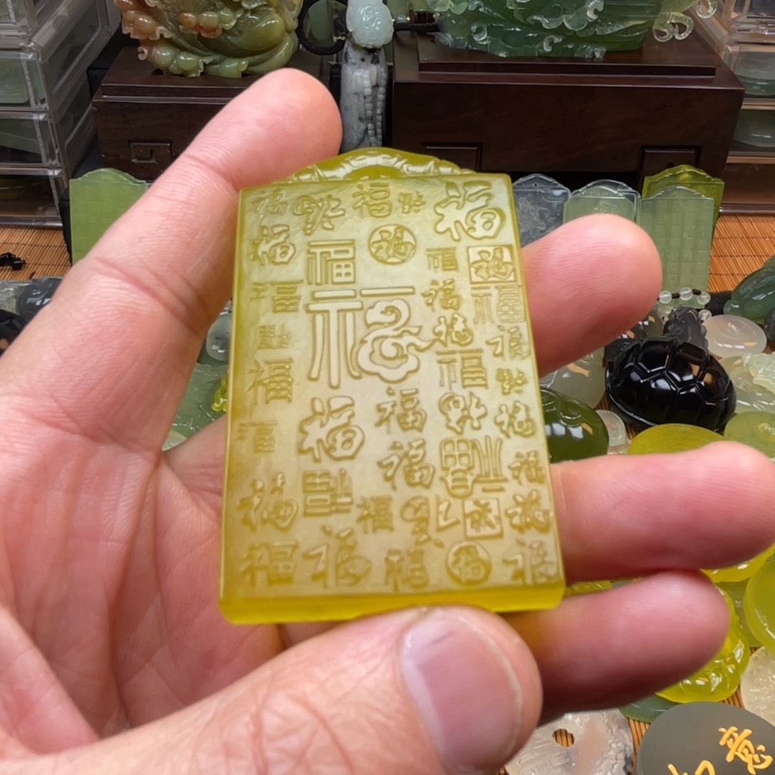 L***彤蛇纹石玉未镶嵌颈饰