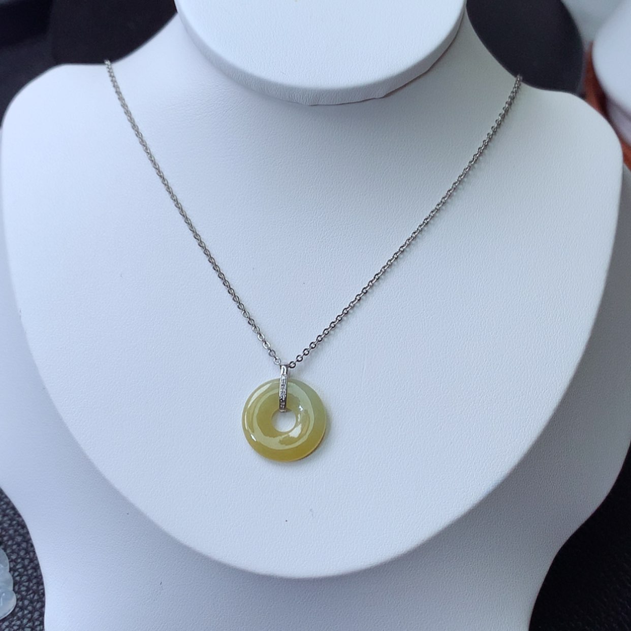 【闪购商品】吊坠(赠链)18K金镶嵌翡翠樱***子