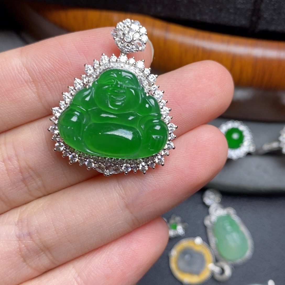 翡翠18K金镶嵌颈饰18Ｋ金佛公吊坠