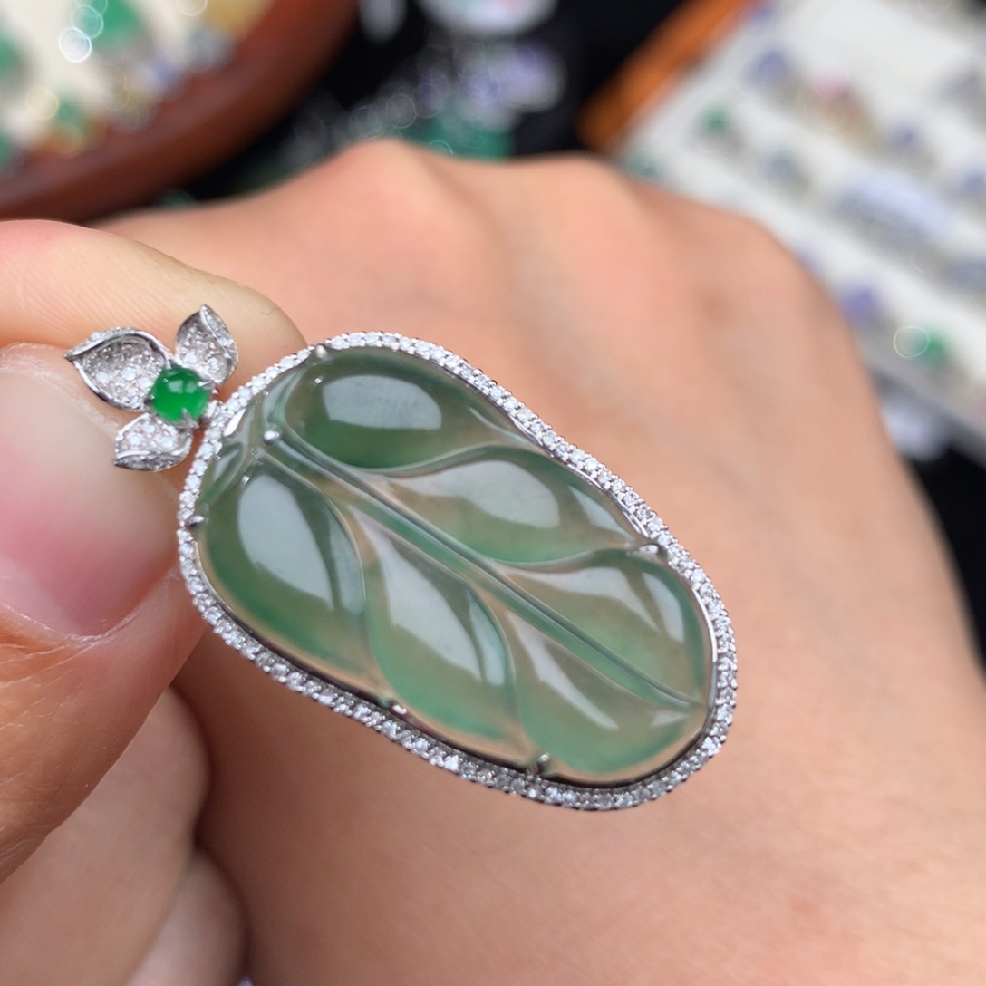 翡翠吊坠(不含链)18K金镶嵌