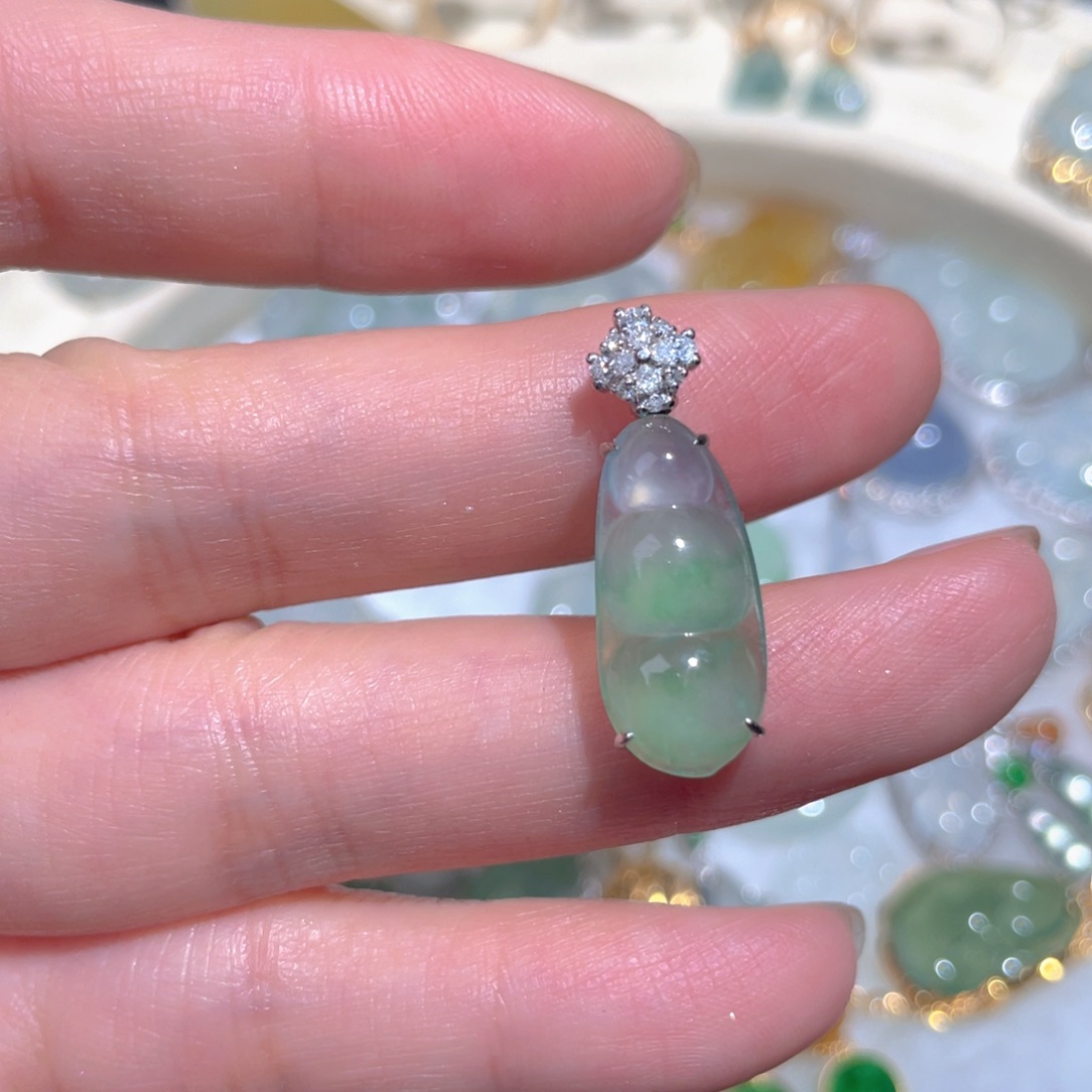 翡翠颈饰18K金镶嵌翡翠