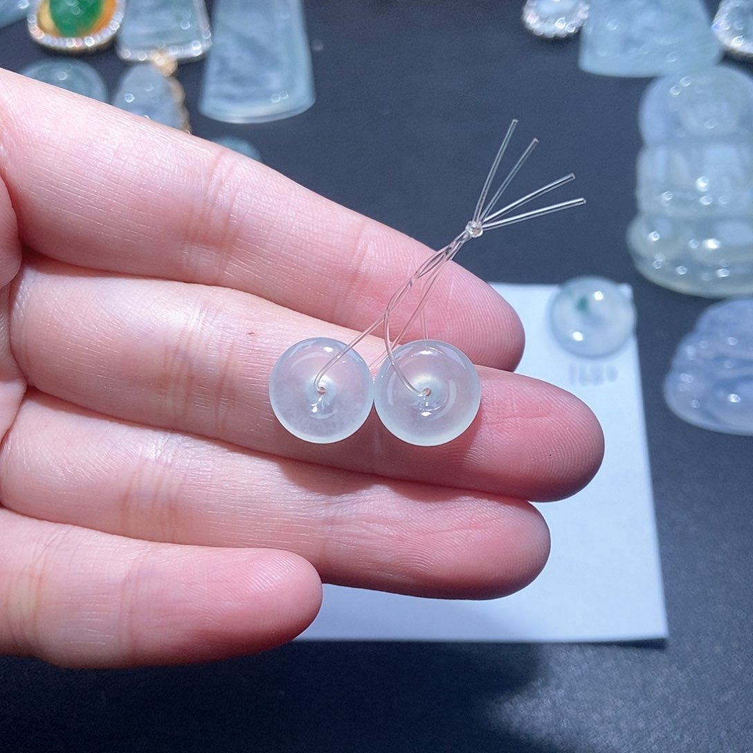 翡翠颈饰未镶嵌白冰平安扣