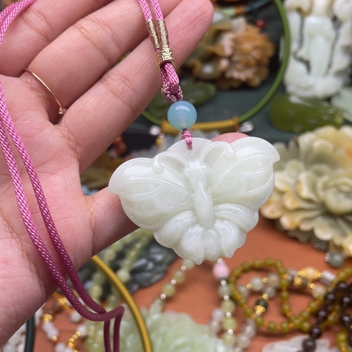 蛇纹石玉吊坠合金