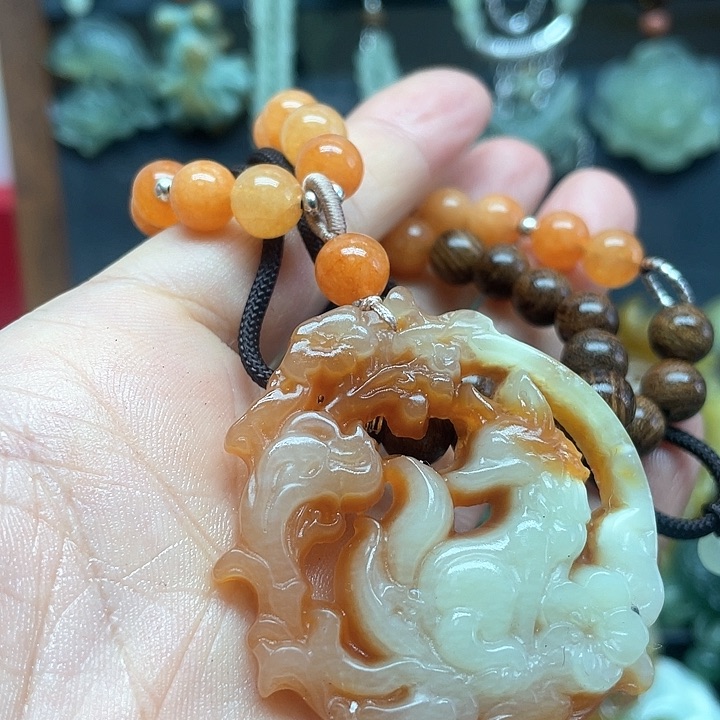 未镶嵌蛇纹石玉颈饰