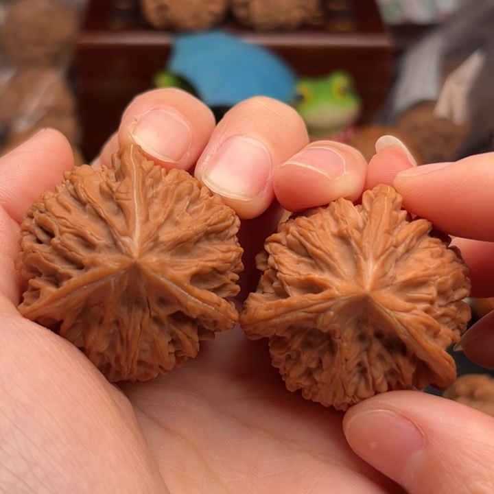 文玩核桃吊坠玉龙球奔38