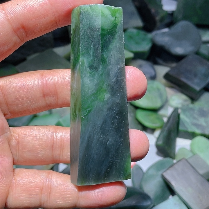 和田玉（碧玉）未镶嵌珠宝奇石