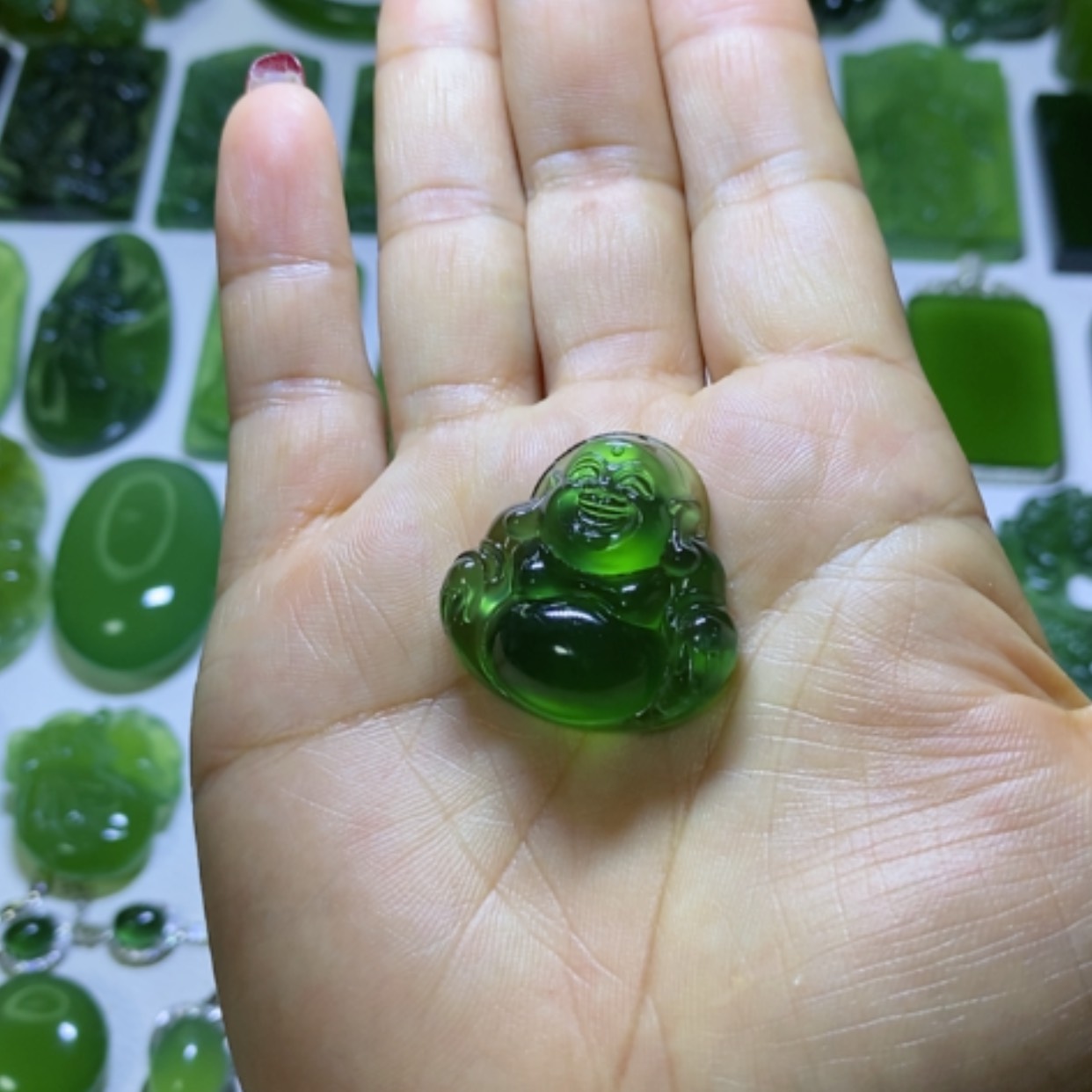 【闪购商品】蛇纹石玉颈饰未镶嵌途***来