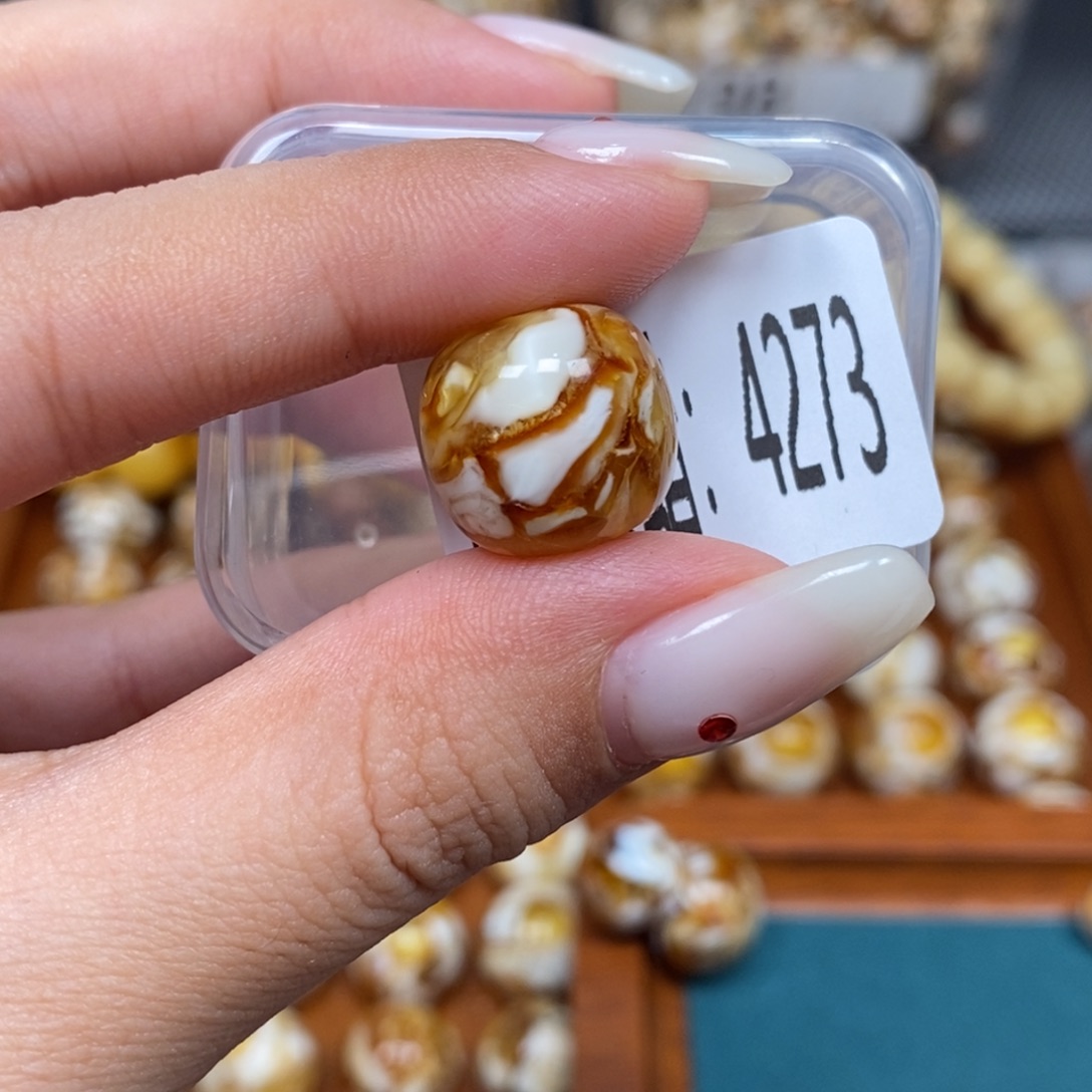 蜜蜡未镶嵌珠宝奇石4273