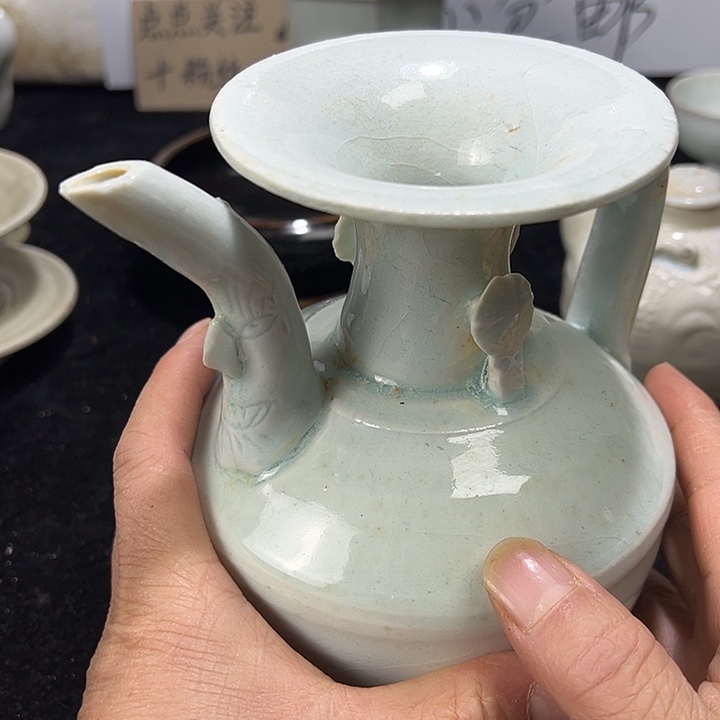 由***知其他陶青白瓷鬼面壶