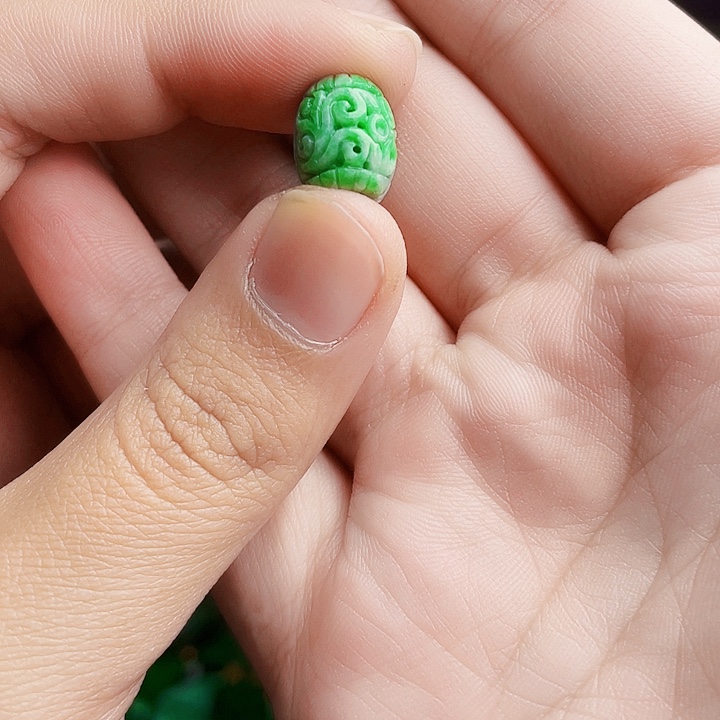 翡翠未镶嵌颈饰多样性