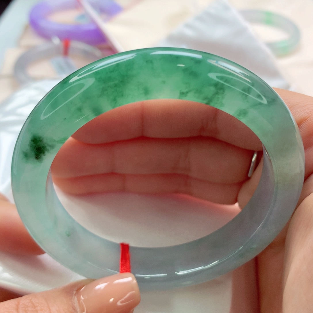 翡翠手镯未镶嵌师妹