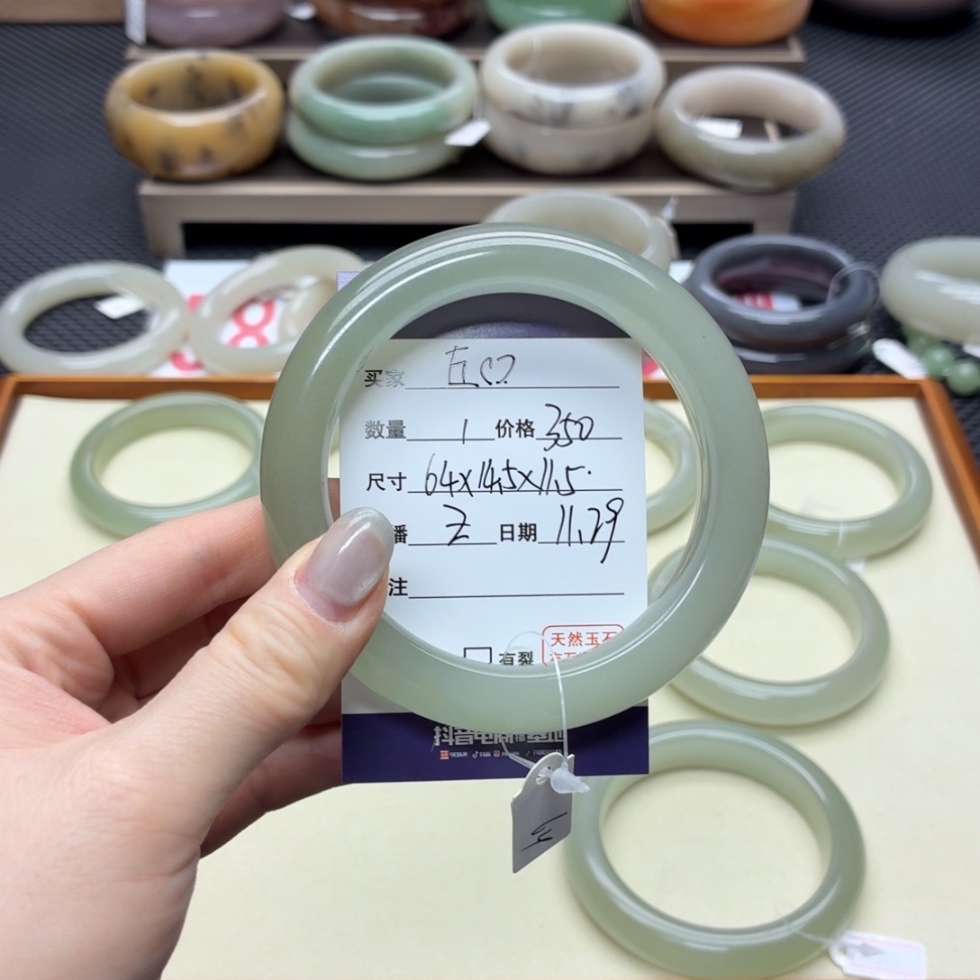 左****石英质玉未镶嵌手镯