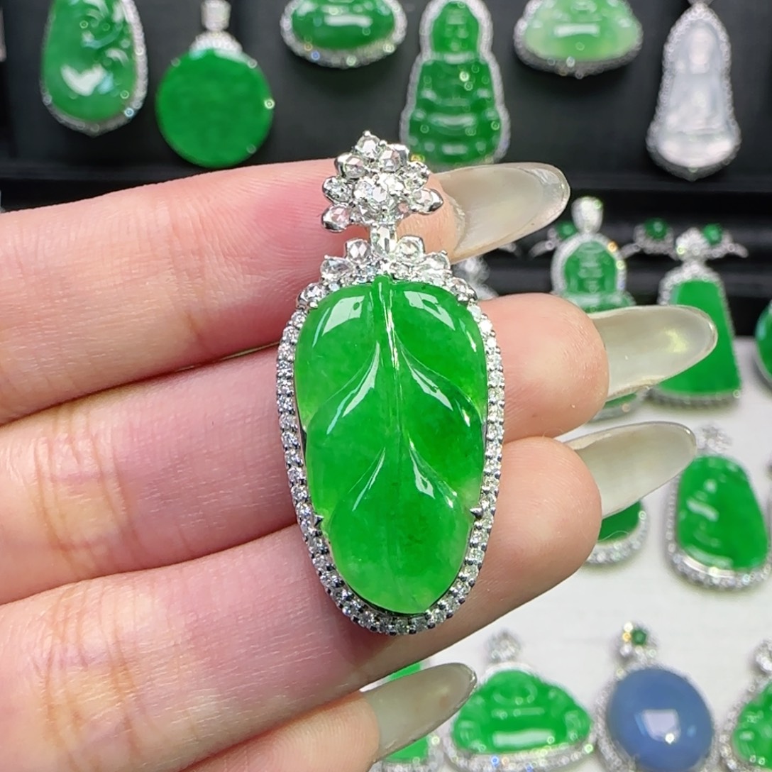 翡翠18K金镶嵌颈饰