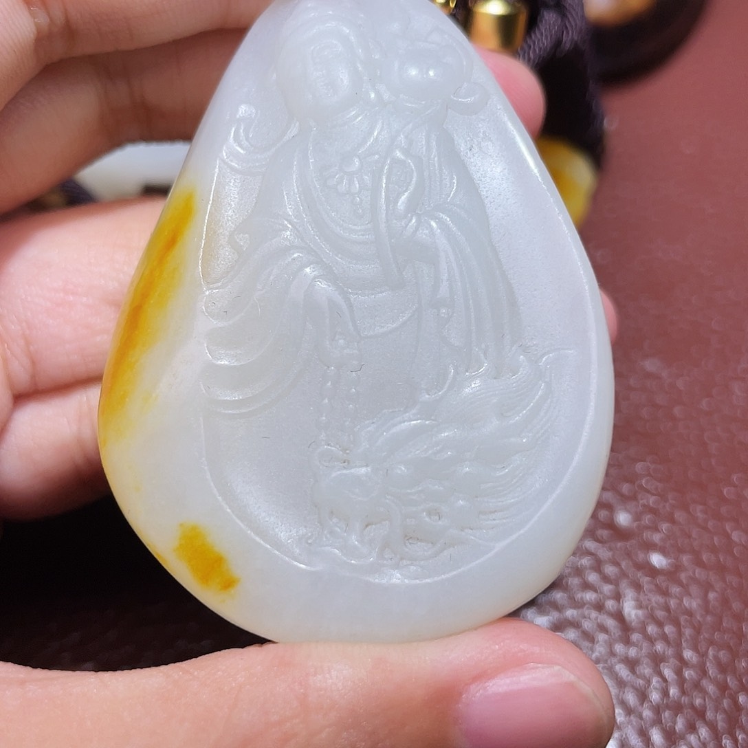 和田玉未镶嵌颈饰邵****晨