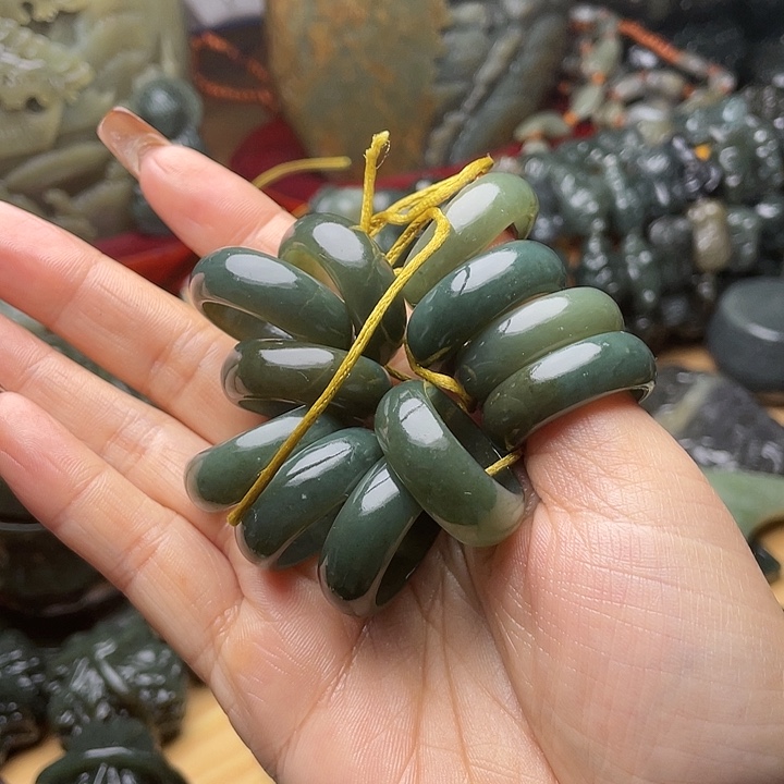 关***行和田玉未镶嵌挂件