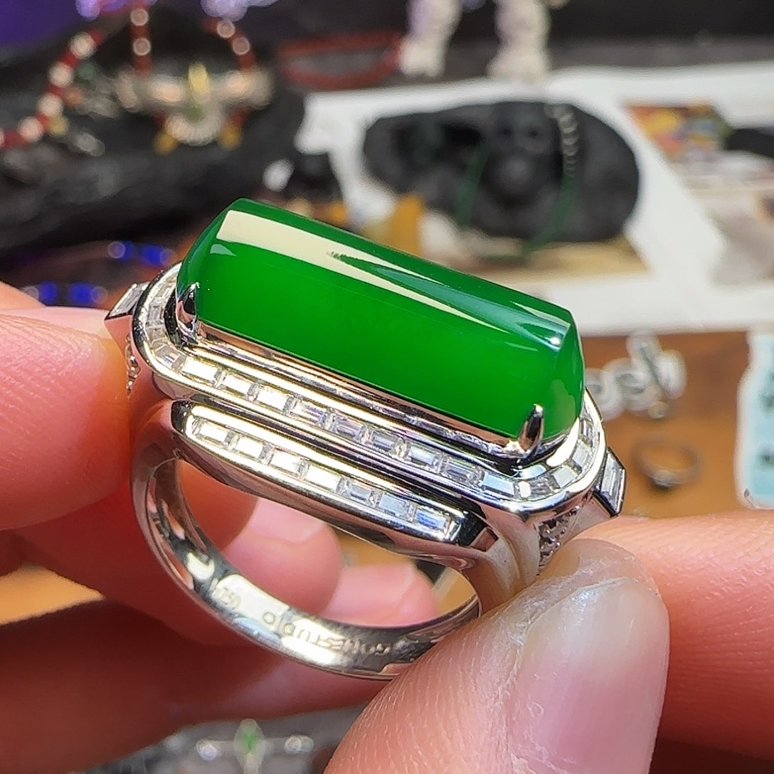 快***儿翡翠18K金镶嵌戒指