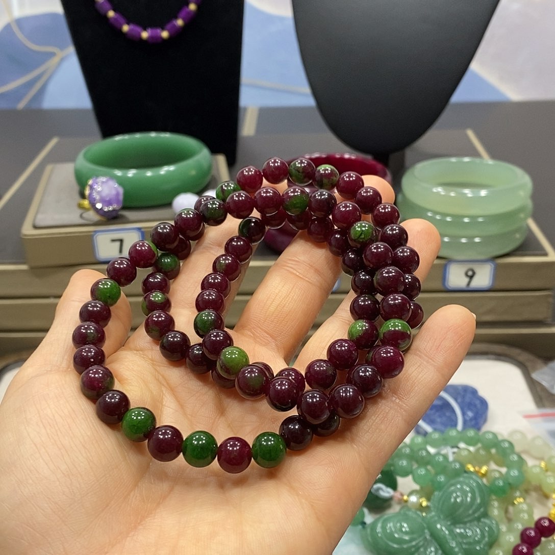 石英岩玉未镶嵌颈饰